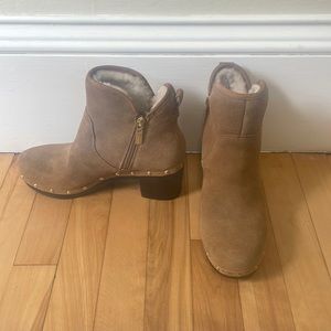 UGG Australia UGG Cam II Suede / Sheepskin Clog Heel Ankle Booties Chestnut